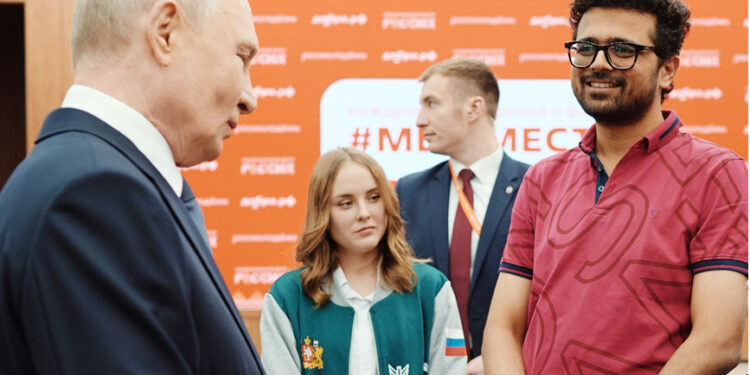 Indian Youth Leader Proposed Russian Culture Centre in Gujarat During Meeting with President Putin