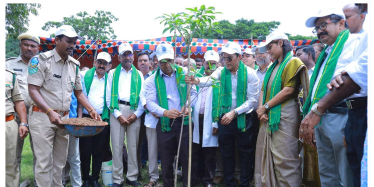 Kakatiya Medical College Alumni Association Organises Mega Plantation Drive with 1,117 Plants